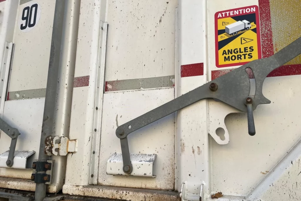 Détail benne TP acier 12